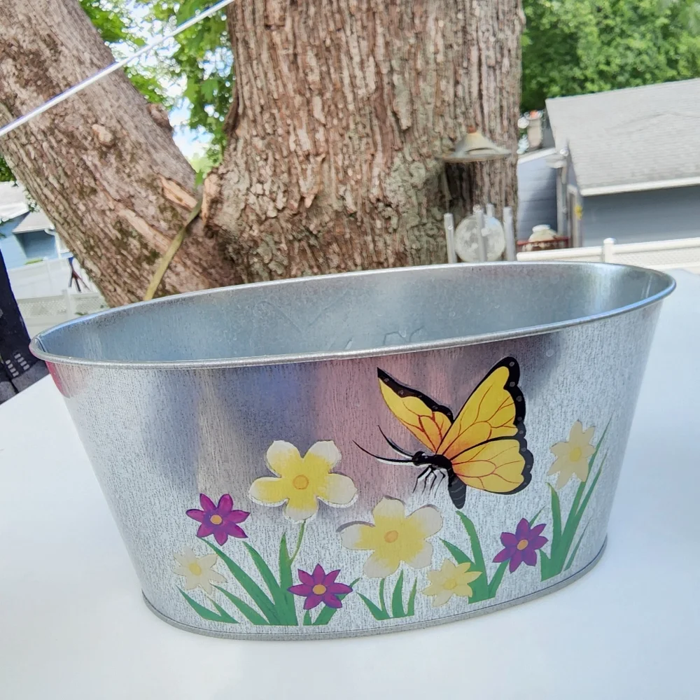 Galvanized Metal Oval‎ Shaped Planter Embossed Design